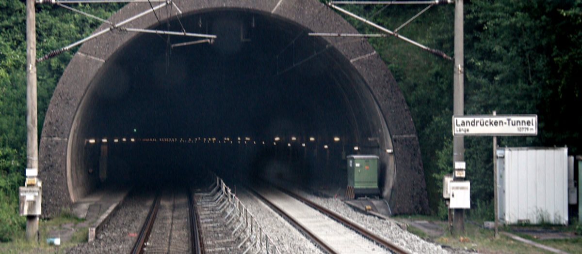 Tunnel schwarz verwackelt